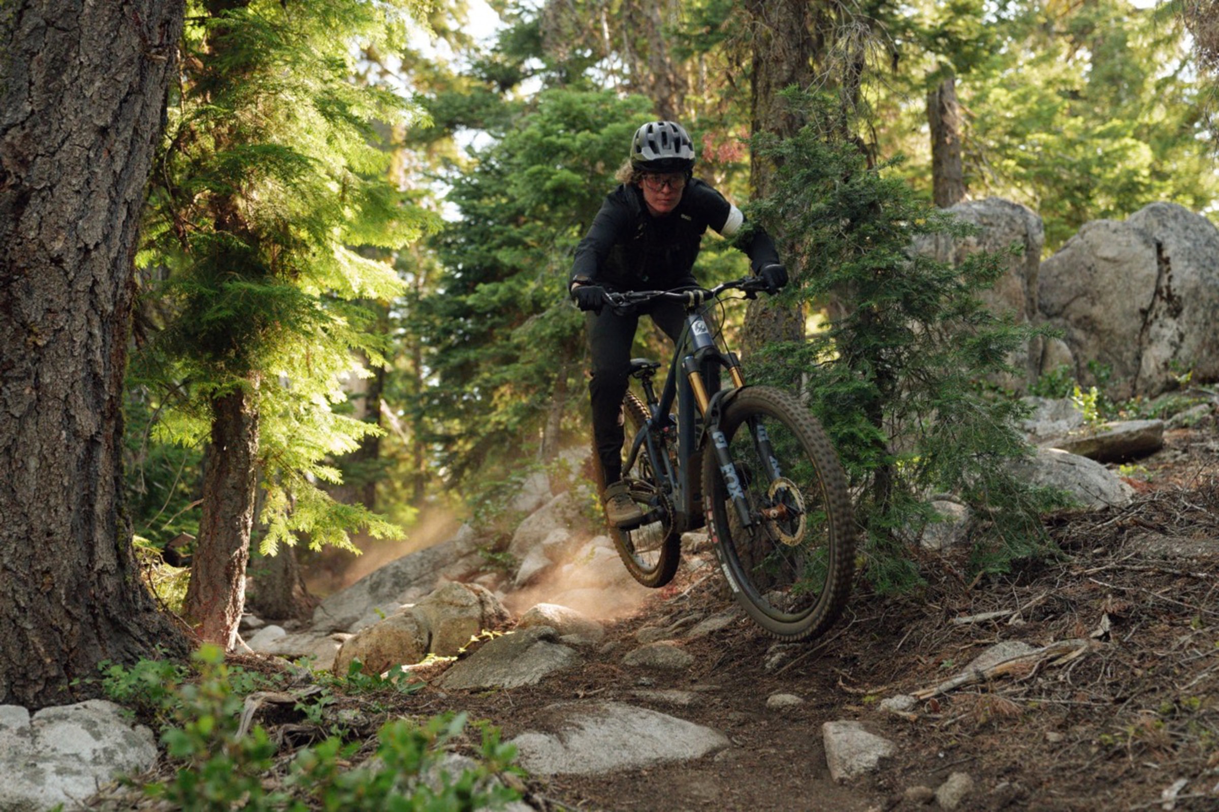 Vrhunsko in vsestransko eMTB kolo Pivot